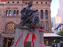 В Сиднее вандалы облили краской статую британской королевы Виктории