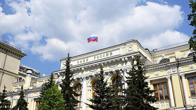 Средняя максимальная ставка по годовым вкладам опустилась ниже 18%