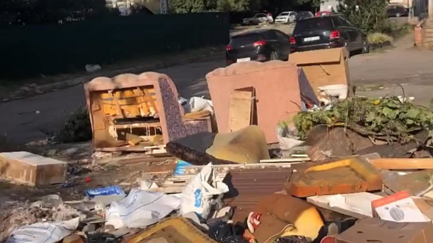 Саратовцы обнаружили в городе десяток переполненных мусором контейнерных площадок