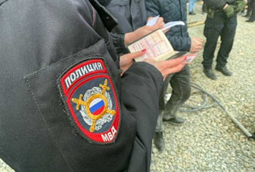 В Челябинской области полицейские задержали 42-летнего мужчину, организовавшего незаконную миграцию иностранных граждан