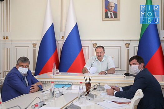 Под руководством Сергея Меликова обсудили проблемные вопросы республики