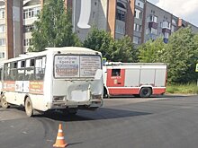 В Кирово-Чепецке двое совершеннолетних на мопеде попали под автобус