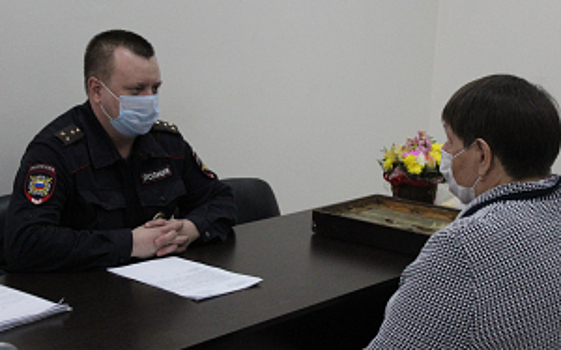 В Самаре полицейский предотвратил трагедию и оказал необходимую помощь пенсионерке