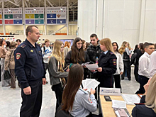 Сотрудники УМВД России по Калужской области приняли участие в ярмарке учебных мест в рамках акции «Выпускник года»