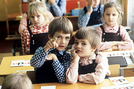 Зачем в СССР мальчики и девочки носили бюстгальтеры