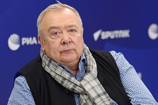 Президент Театра Луны Сергей Проханов заявил, что лишал актрис зарплаты за лишний вес