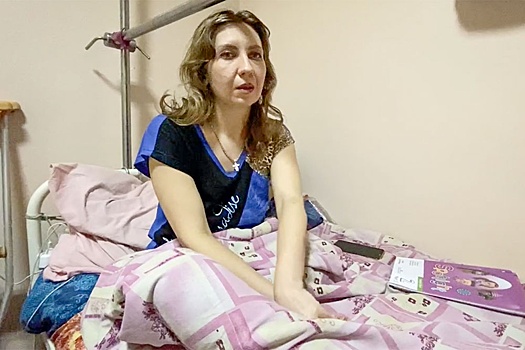 Видео: В Донецке лишившаяся ноги учительница ведет уроки из больничной палаты