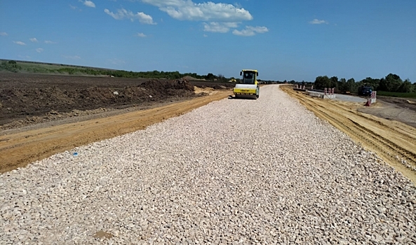 В Волгоградской области по нацпроекту обновляют трассу в Нехаевском районе