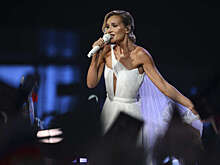 Kp.ru: певица Гагарина поселилась с танцором-шаманом в доме за 500 тысяч рублей