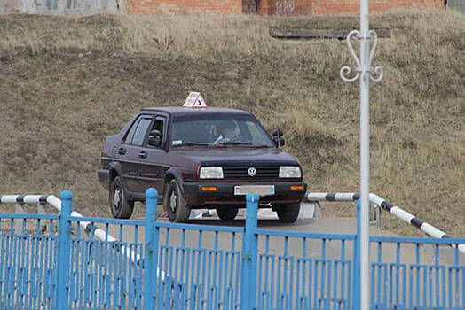 Предложено запретить использовать телефон на экзамене на водительские права