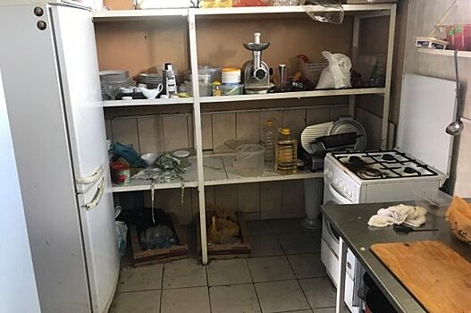 Полиция: остатки еды из плавучего кафе в Краснодаре сливались в реку Кубань