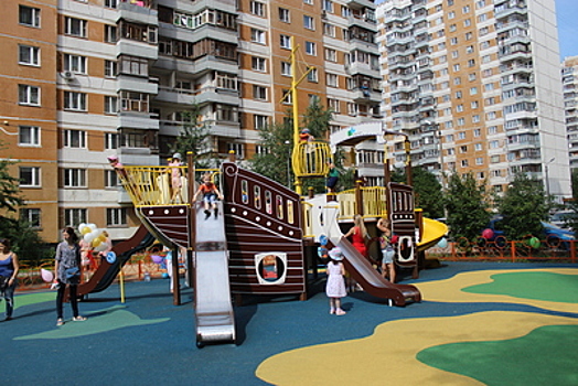 Воробьев: При ремонте детских площадок важно учитывать мнение жителей