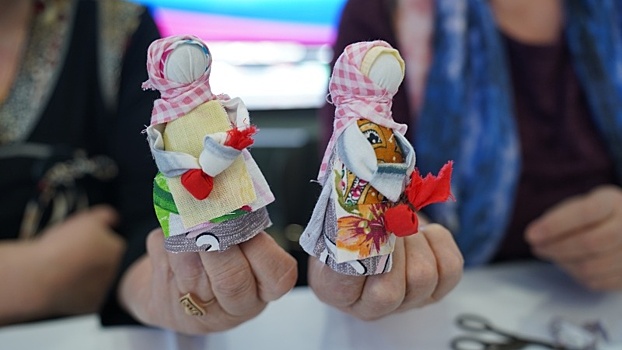 Вологодские пенсионеры изготовили куклы-обереги для бойцов, находящихся в зоне СВО