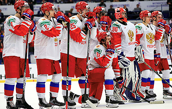 Сборная России по хоккею вернулась в Москву с молодежного чемпионата мира
