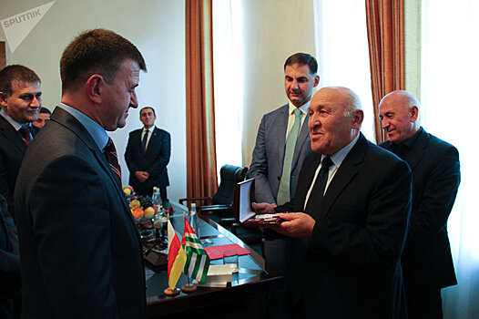 Спикер парламента Абхазии принял югоосетинского коллегу