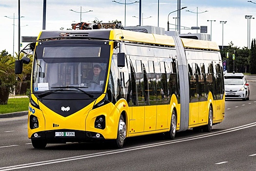 В Сочи начались испытания почти 19-метрового автобуса-гармошки