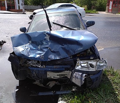 Три человека пострадали в лобовом ДТП в Сормове