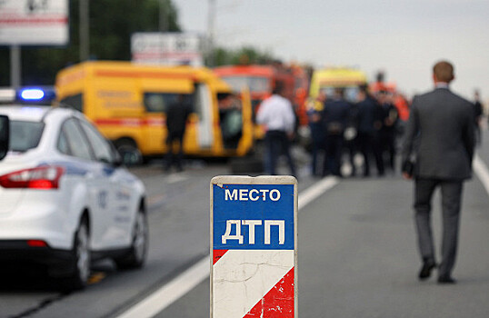 В Новой Москве столкнулись автобус и грузовик