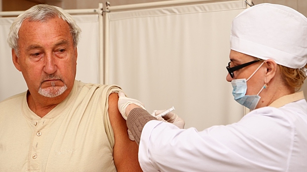Прививку от гриппа сделали уже почти 55% москвичей