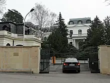 Посольство России объяснило "переезд" на новый адрес в Праге
