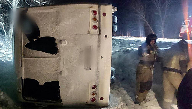 В Курганской области опрокинулся автобус с пассажирами