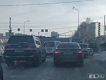 На Фурманова сломавшийся троллейбус перегородил дорогу