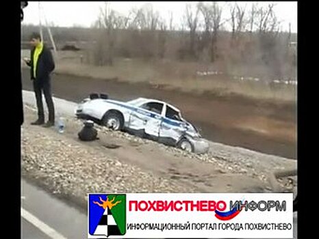 Грузовик протаранил машину ДПС в Самарской области