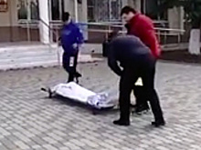 Появление тела умершей женщины у мэрии Тимашевска вылилось в уголовное дело