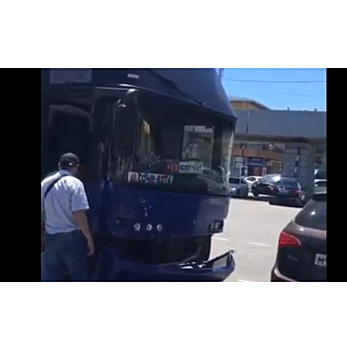 Автобус "Сочи-Ялта" попал в аварию в Лазаревском