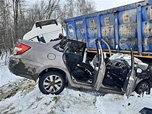 Четыре человека пострадали в ДТП с легковым автомобилем и грузовиком в Самарской области