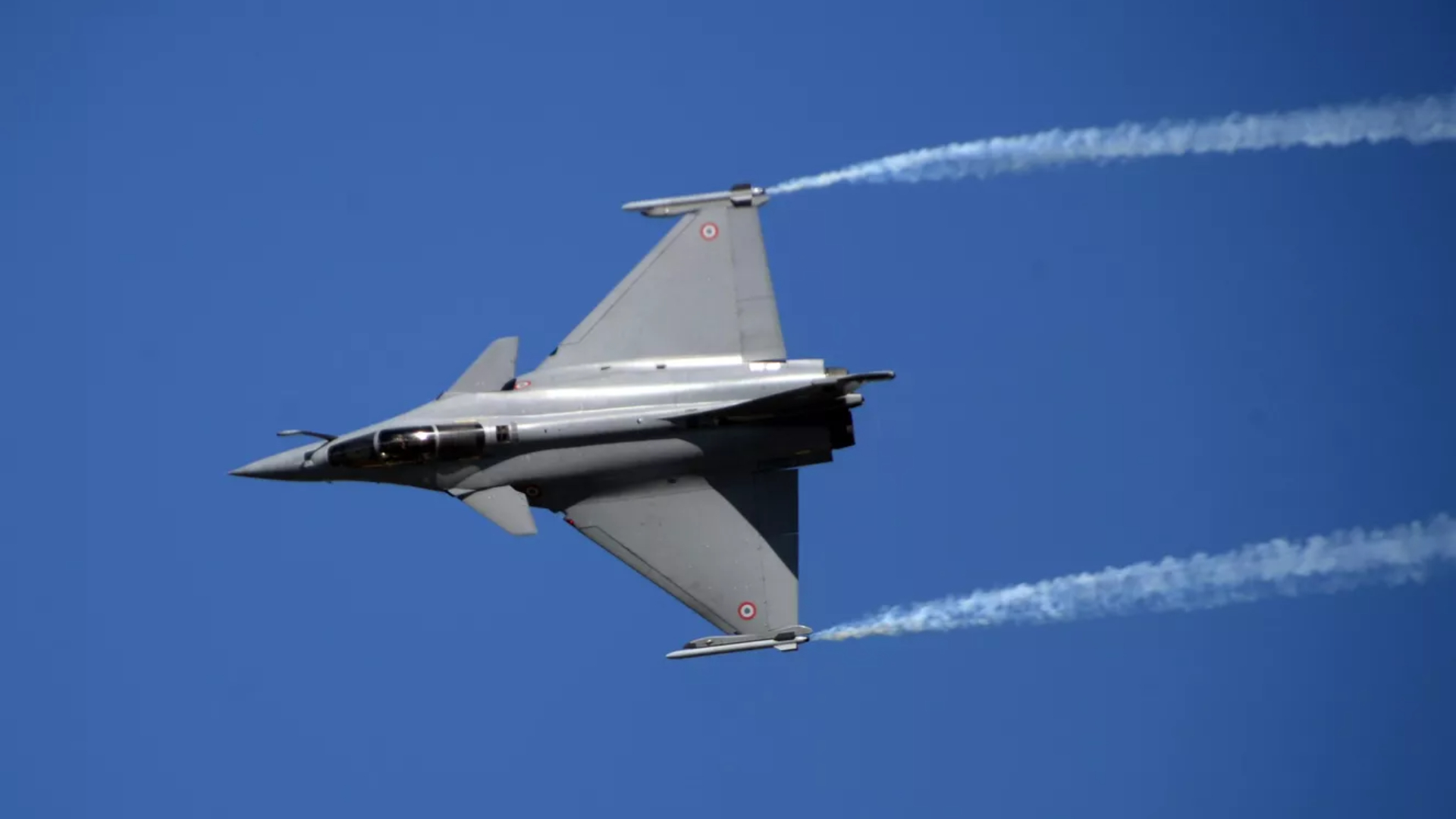 Британский истребитель совершил экстренную посадку в японском аэропорту