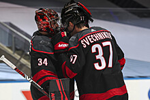 Свечников забросил первую шайбу "Каролины" в новом сезоне НХЛ