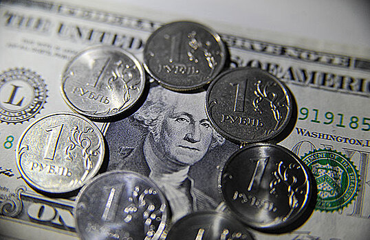 «ЧМ — это повод, чтобы завышать курс». Доллар растет к рублю. Что будет дальше?