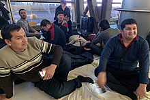 Мигранты из Средней Азии застряли в московских аэропортах из-за коронавируса. Но им помогли выжить
