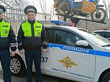 В Свердловской области сотрудники ДПС помогли беременной женщине добраться до больницы