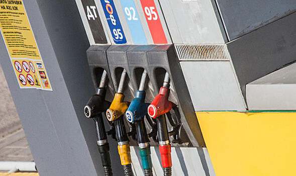 Почему не удается «прибить» цены на бензин