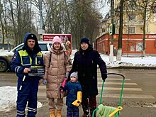 Сотрудники ГИБДД Красногорска напомнили о пользе световозвращающих элементов на одежде