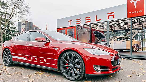 Tesla терпит рекордные убытки