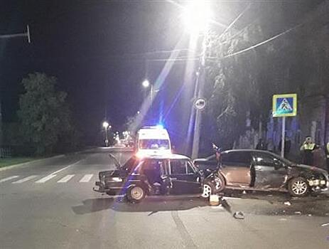 Пятеро пострадали: в Сызрани два молодых водителя не поделили дорогу