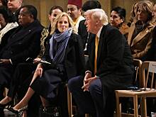 Жену Байдена заподозрили во флирте с Трампом