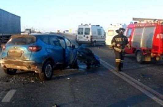 У аэропорта в аварии пострадал водитель Опеля