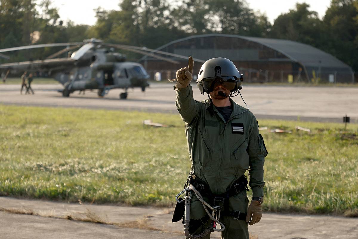 Названа причина желания лидеров ЕС разместить своих военных на Украине