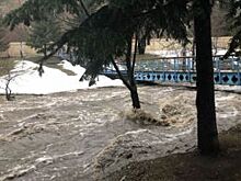 Туристы ведут видеорепортаж из подтопленного курорта Белокуриха