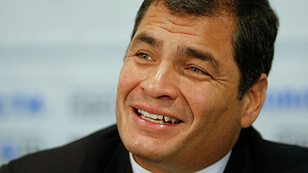 Суд Эквадора попросил у Интерпола помощи в розыске экс-президента Корреа