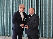 Тренер по борьбе Александр Бобров из Воткинска стал заслуженным работником физической культуры России