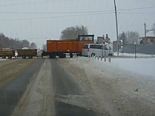 Мотовоз с вагонетками протаранил легковой автомобиль в Нижегородской области