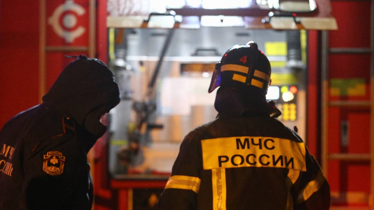 Шесть человек спасли при пожаре дома в центре Москвы