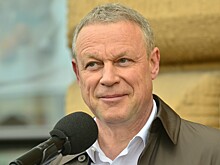 62-летний Сергей Жигунов предстал на новом фото на фоне морского пейзажа