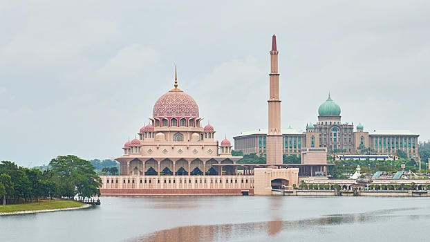 Россиянку оскорбили в ресторане Куала-Лумпура из-за одежды
