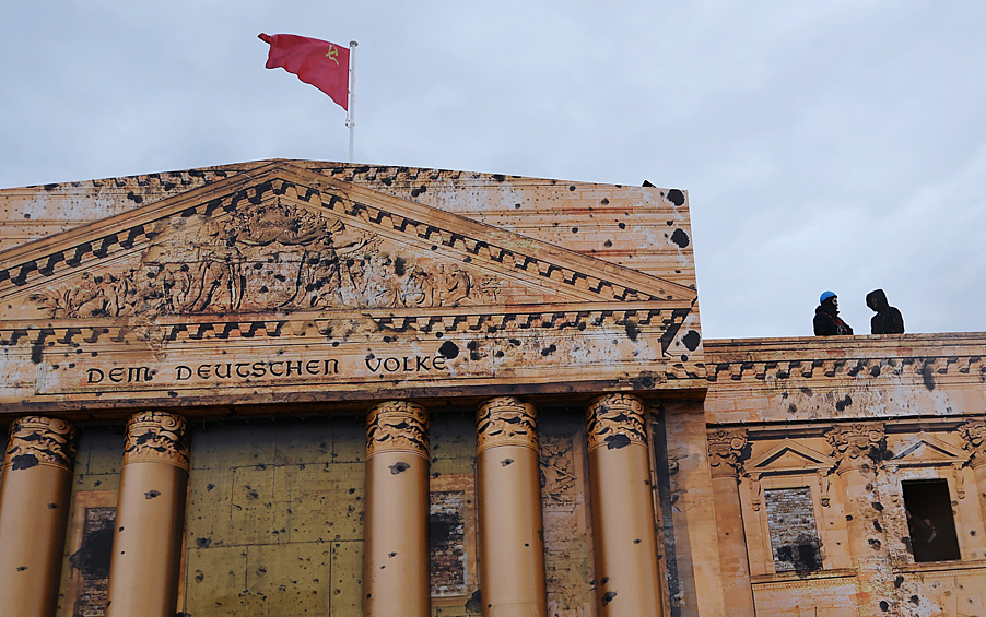 В парке «Патриот» прошла грандиозная историческая реконструкция взятия Берлина. Штурм Берлина под Москвой — в нашей фотогалерее